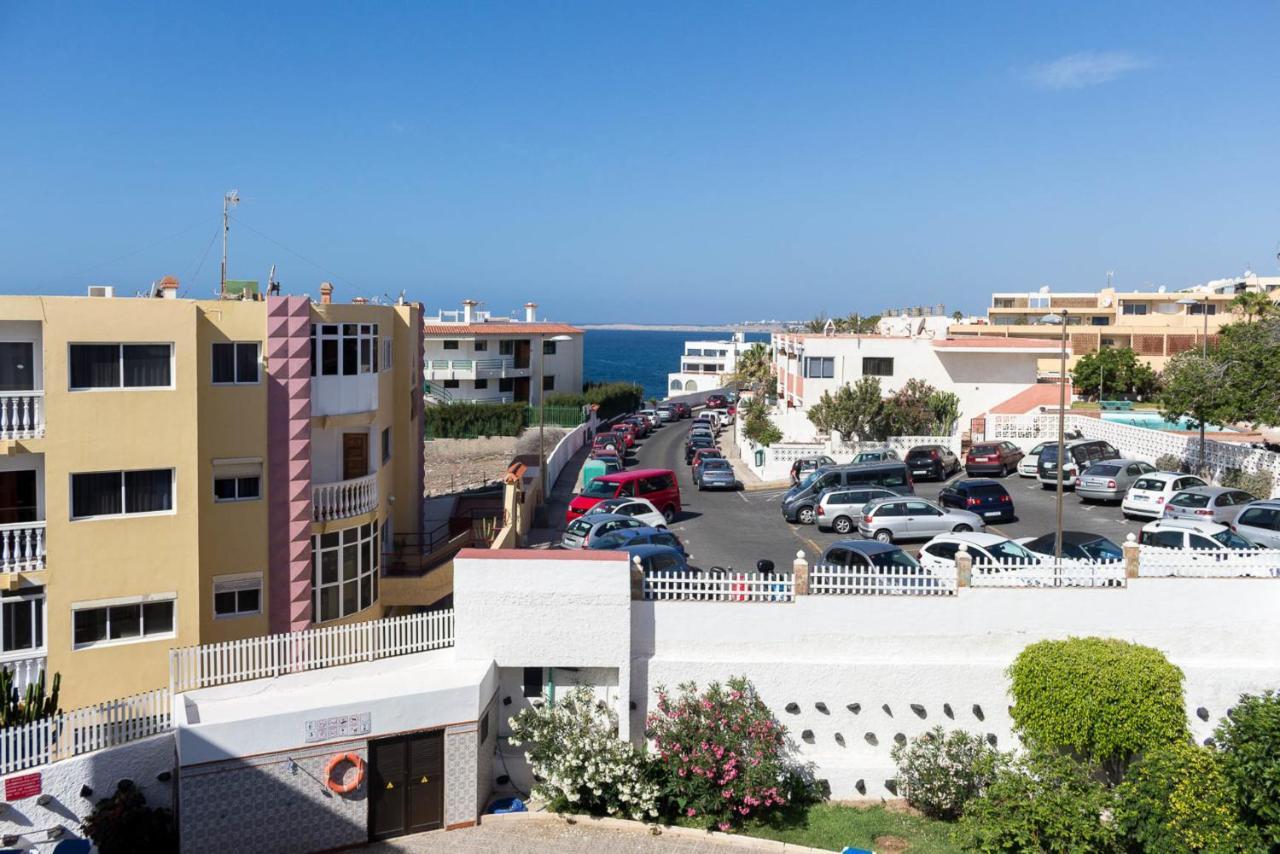 Apartment With Sea View And Pool